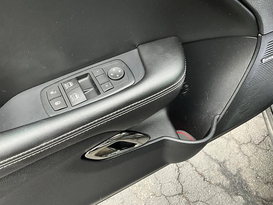 Used 2016 Dodge Challenger SRT Hellcat image 15