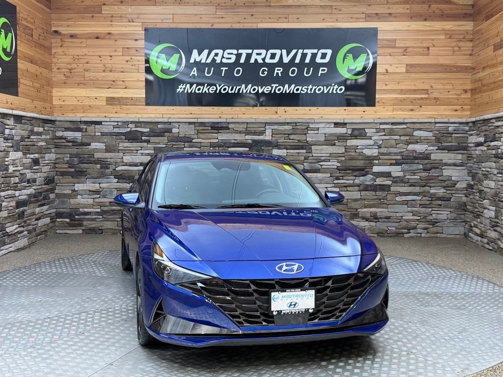 Used 2023 Hyundai Elantra Limited w/ Cargo Package FWD image 3