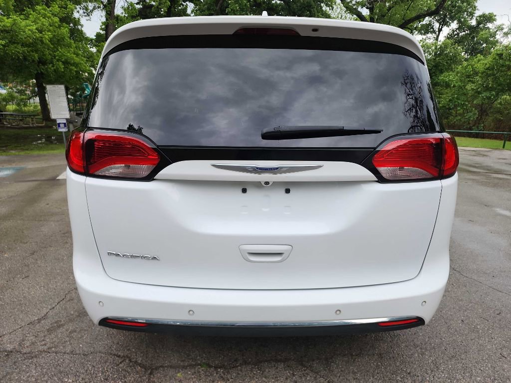 Used 2019 Chrysler Pacifica Touring Plus w/ Tire & Wheel Group image 10
