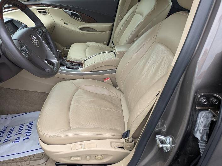 Used 2010 Buick LaCrosse CXS w/ Touring Package FWD image 10