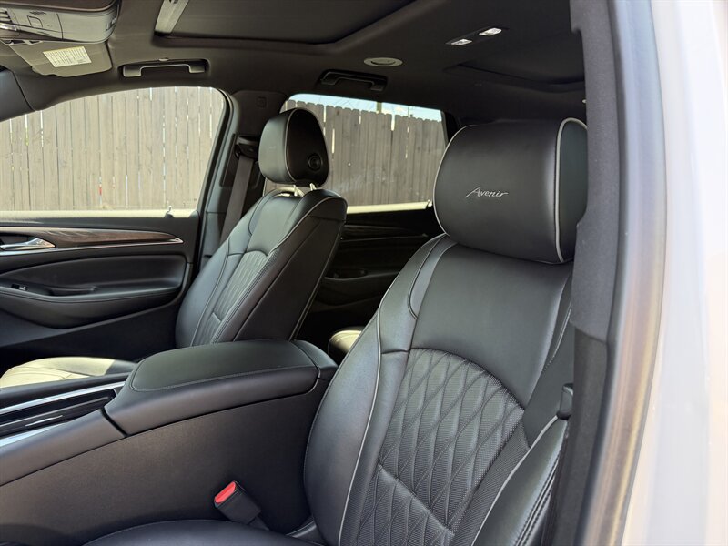 Used 2022 Buick Enclave Avenir w/ Avenir Technology Package AWD/4WD image 21