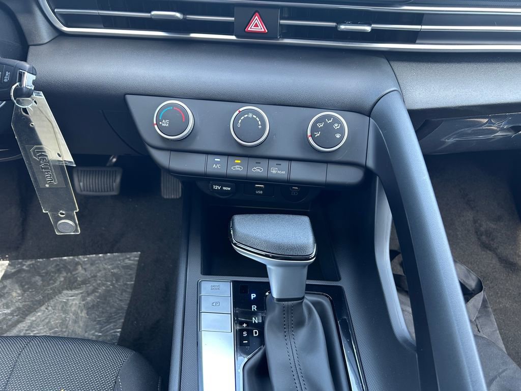 New 2026 Hyundai Elantra SE FWD image 11