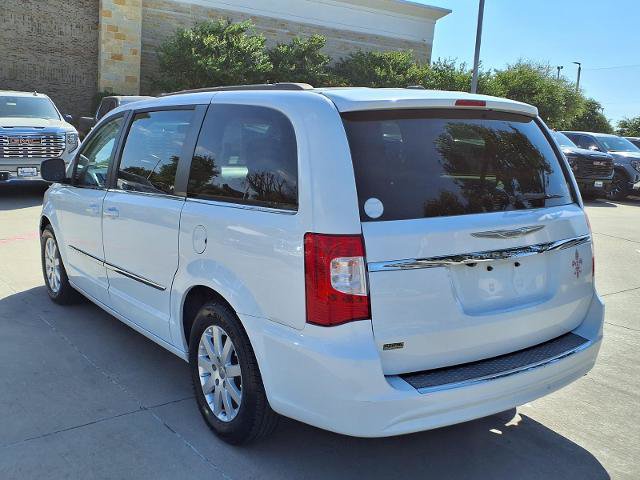 Used 2014 Chrysler Town & Country Touring FWD image 25