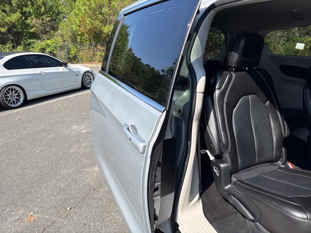 Used 2024 Chrysler Pacifica Touring-L FWD image 37