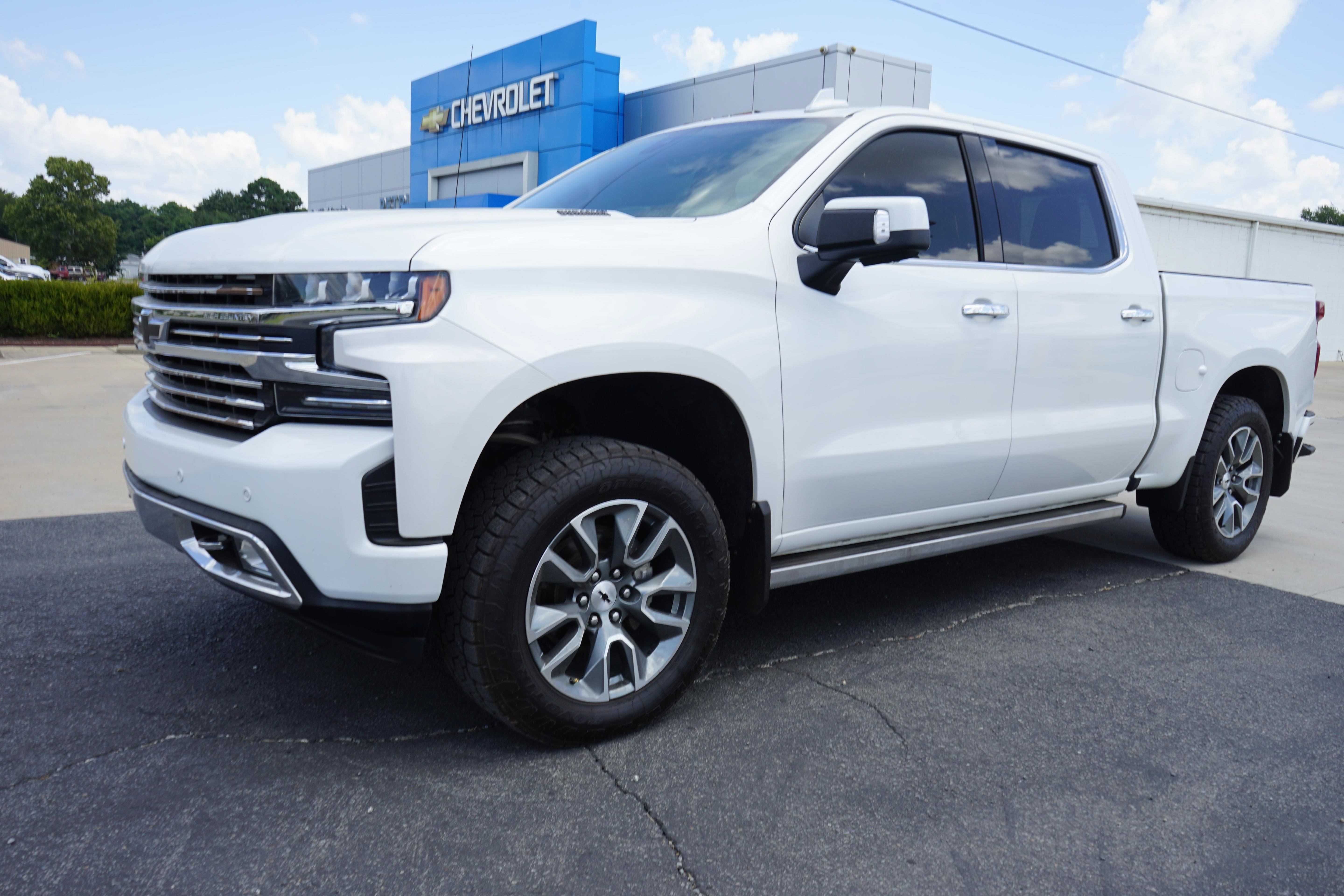 Used 2020 Chevrolet Silverado 1500 High Country w/ Technology Package AWD/4WD image 1