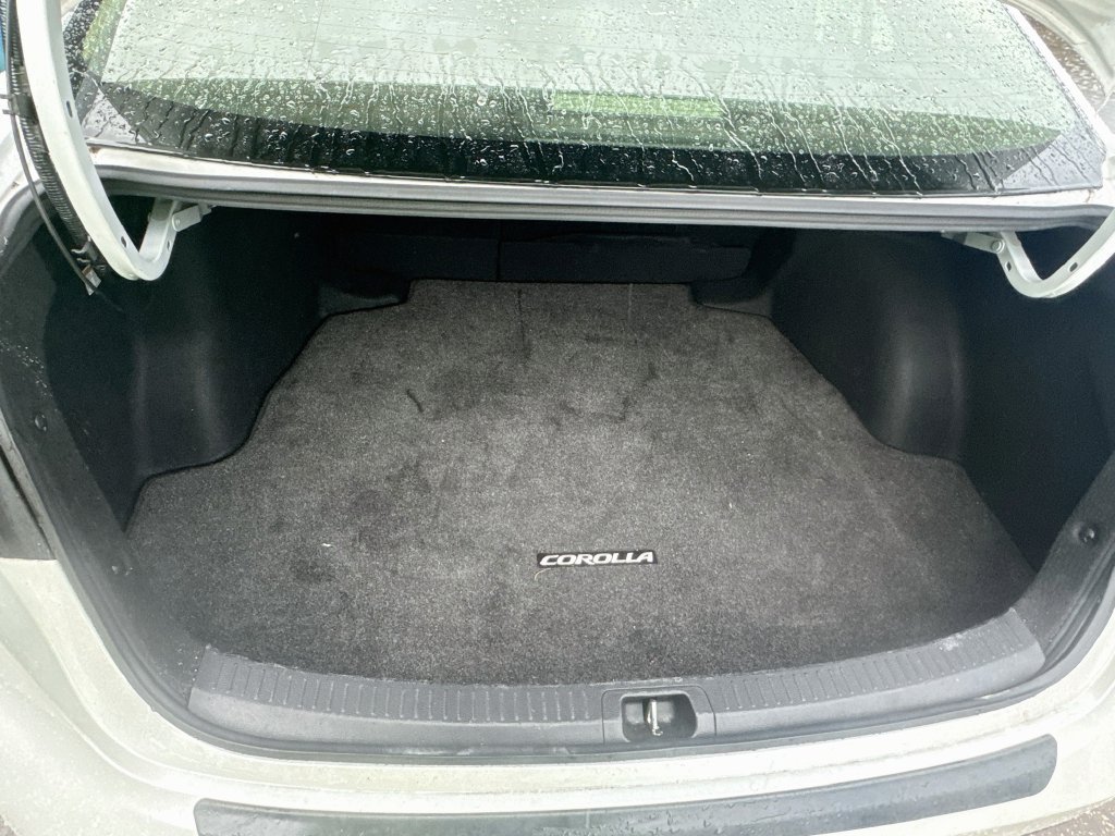 Used 2022 Toyota Corolla LE w/ Carpet Mat Package (TMS) FWD image 27