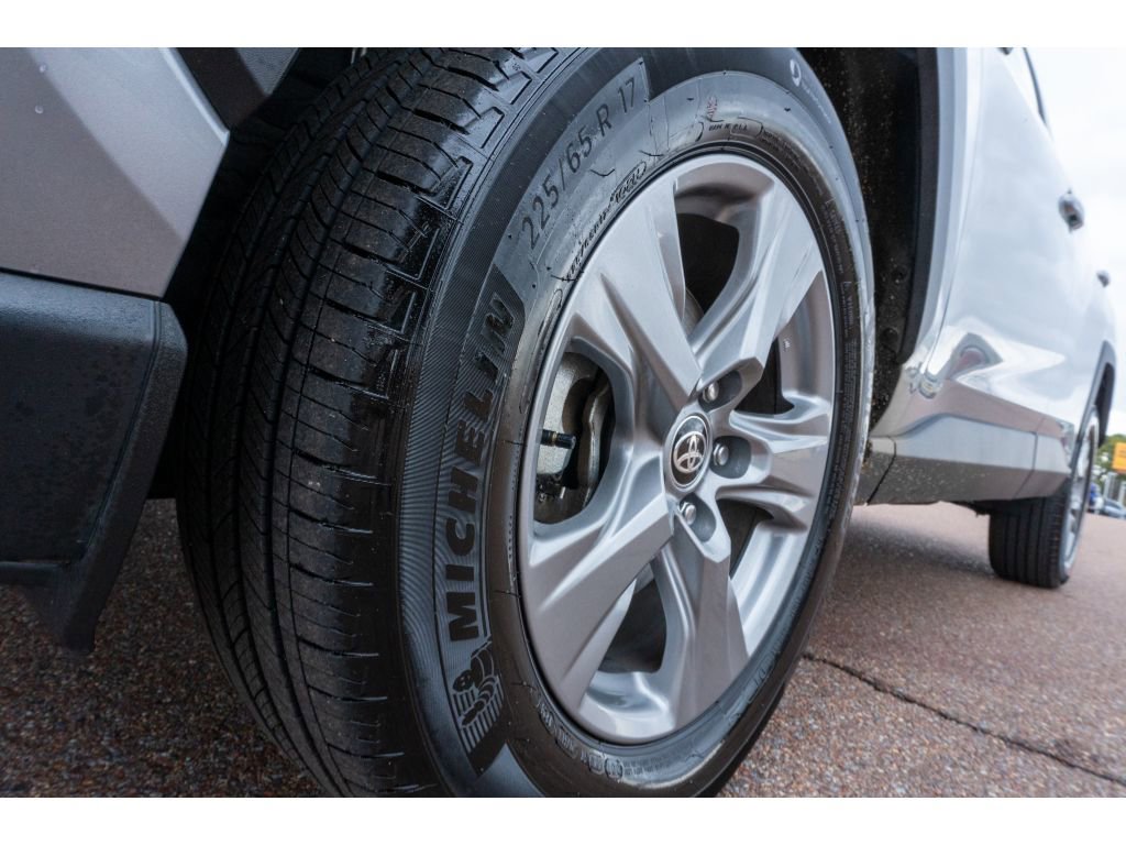 Used 2024 Toyota RAV4 XLE image 9