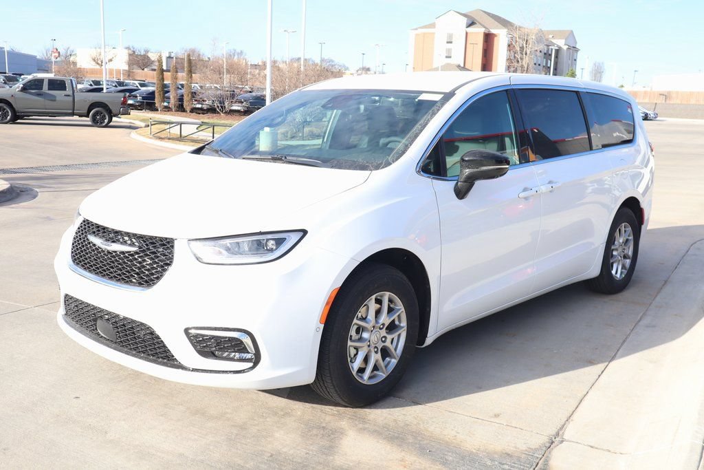 New 2026 Chrysler Pacifica Select FWD image 10