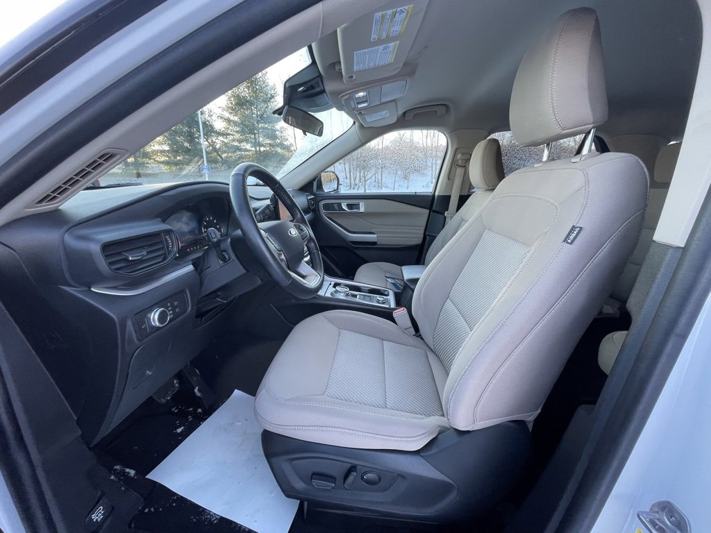 Used 2022 Ford Explorer XLT image 25