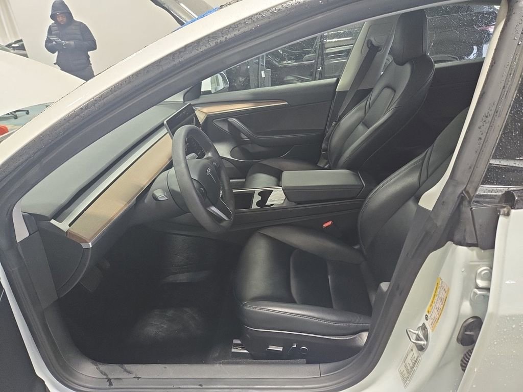 Used 2023 Tesla Model 3 Standard Range image 3