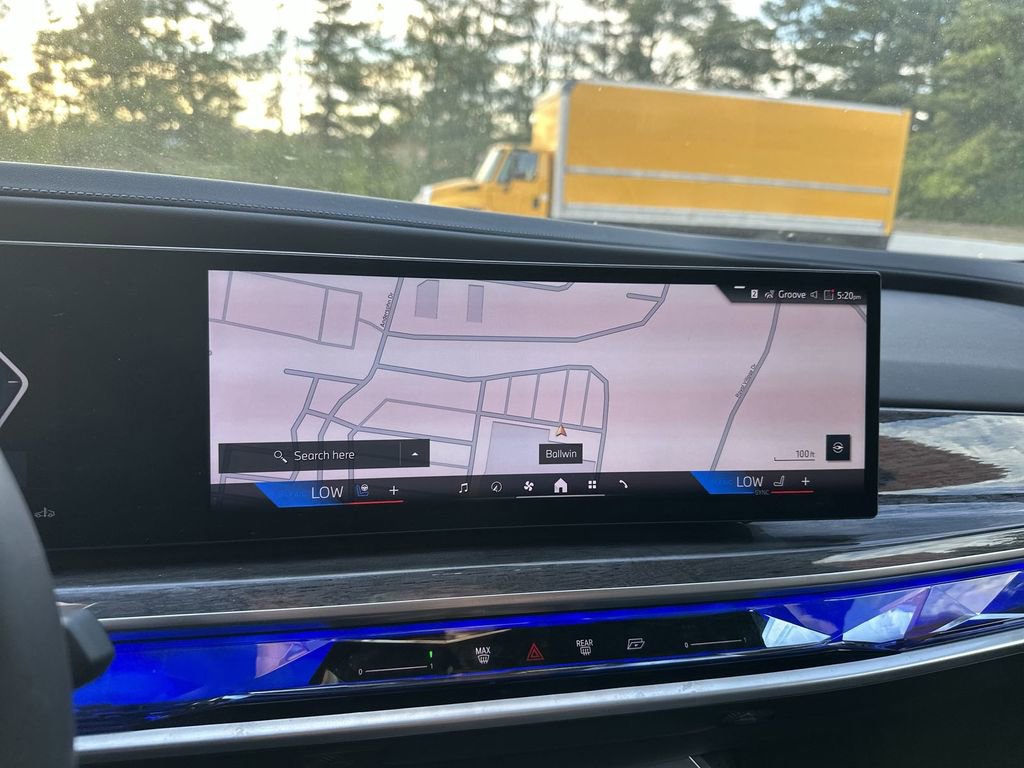 Used 2025 BMW 760i xDrive w/ Executive Package image 22