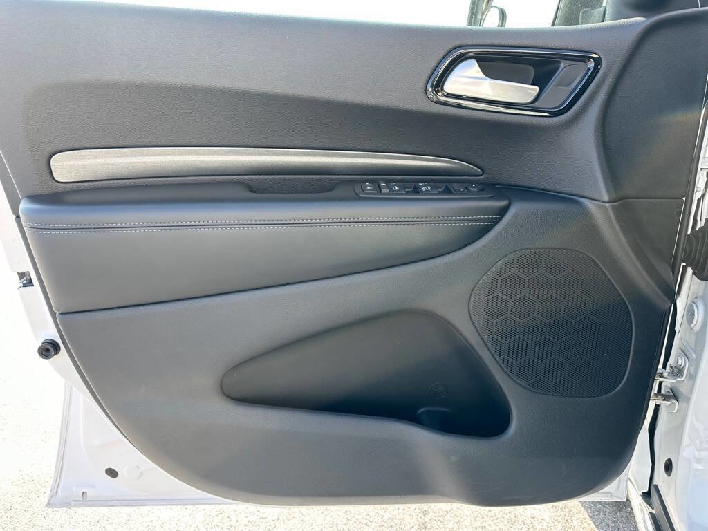 Used 2022 Dodge Durango SXT AWD/4WD image 9