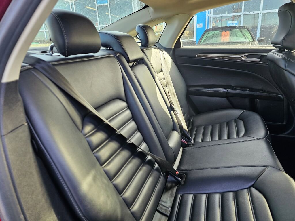 Used 2019 Ford Fusion SEL image 16
