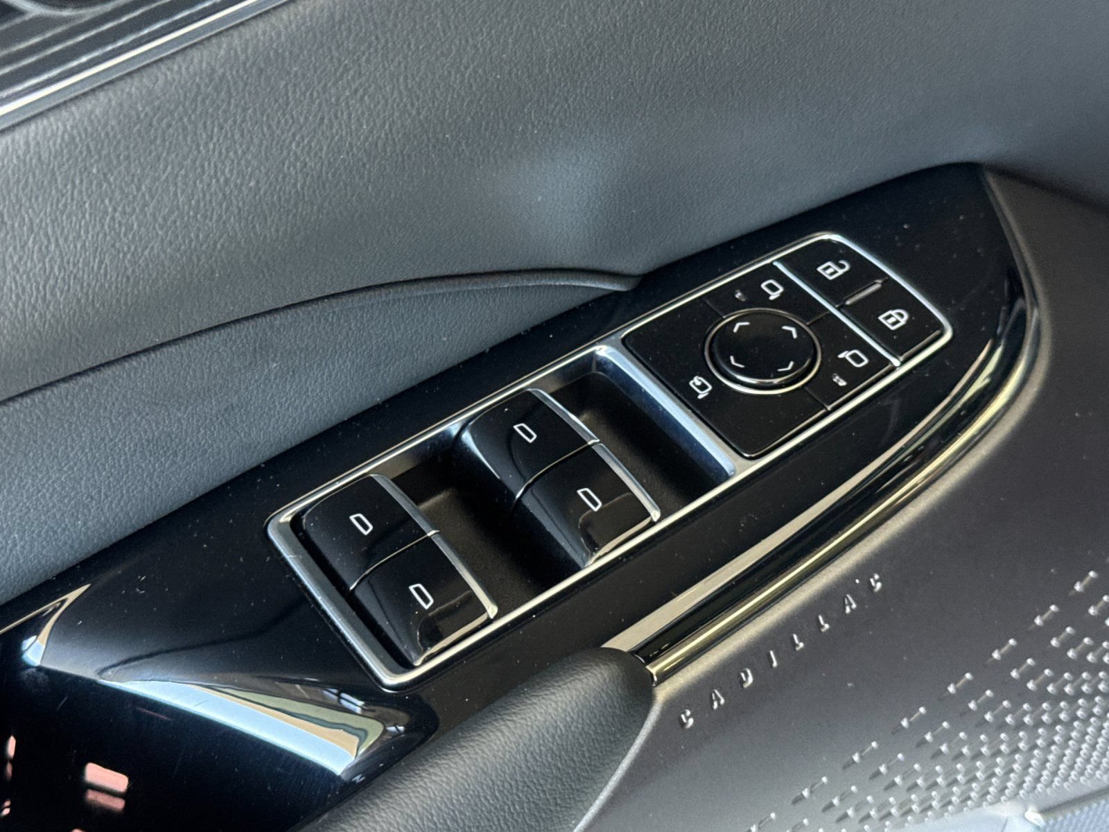 Used 2024 Cadillac Lyriq Luxury w/ LPO, Floor Liner Package AWD/4WD image 11
