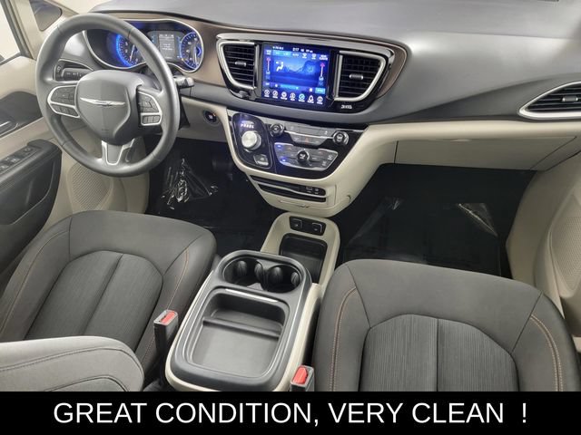Used 2017 Chrysler Pacifica Touring Plus w/ Tire & Wheel Group FWD image 32