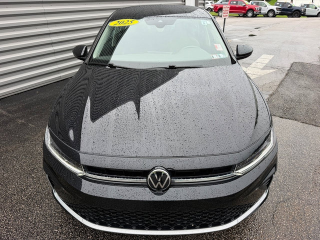 Used 2025 Volkswagen Jetta SE FWD image 12