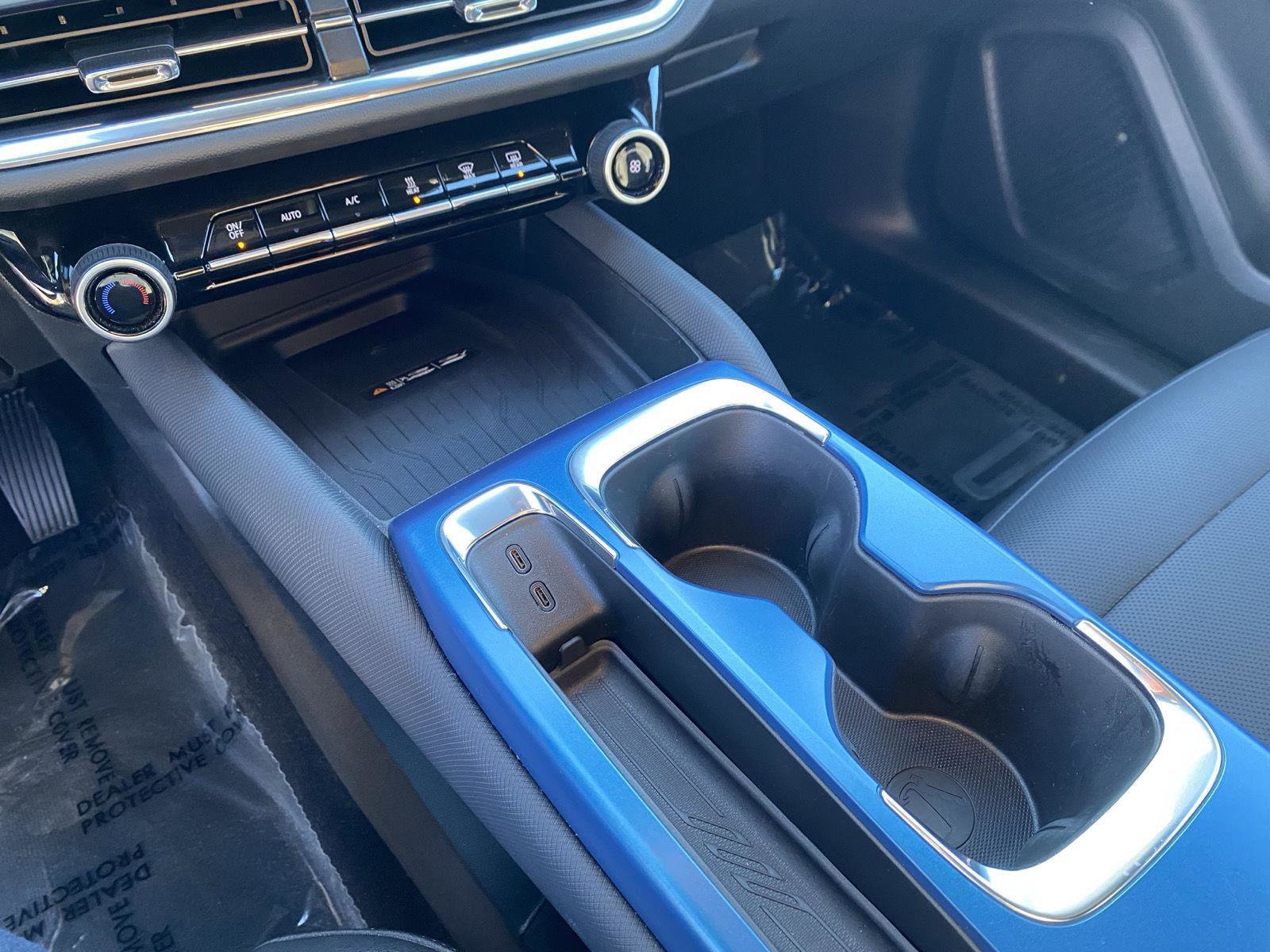 Used 2025 Chevrolet Equinox EV LT w/ Convenience Package image 17