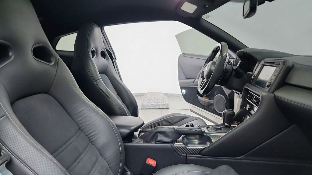 Used 2019 Nissan GT-R image 23
