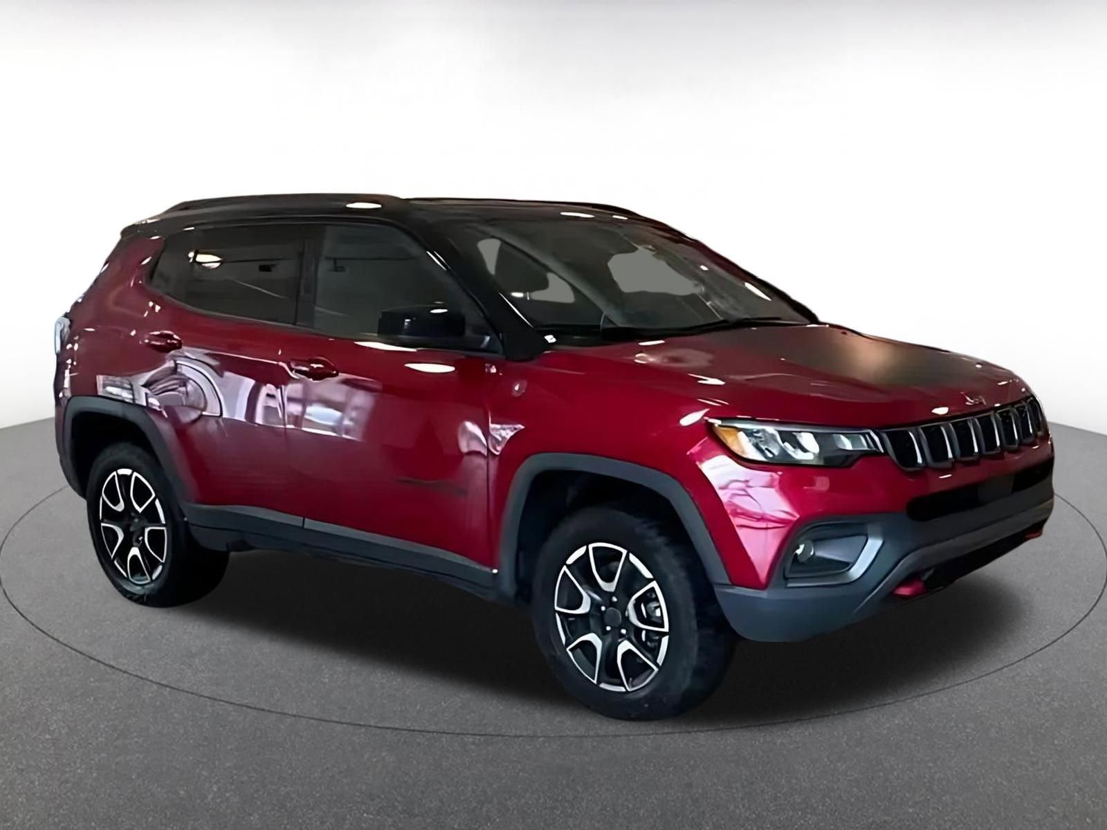 Used 2025 Jeep Compass Trailhawk AWD/4WD image 2