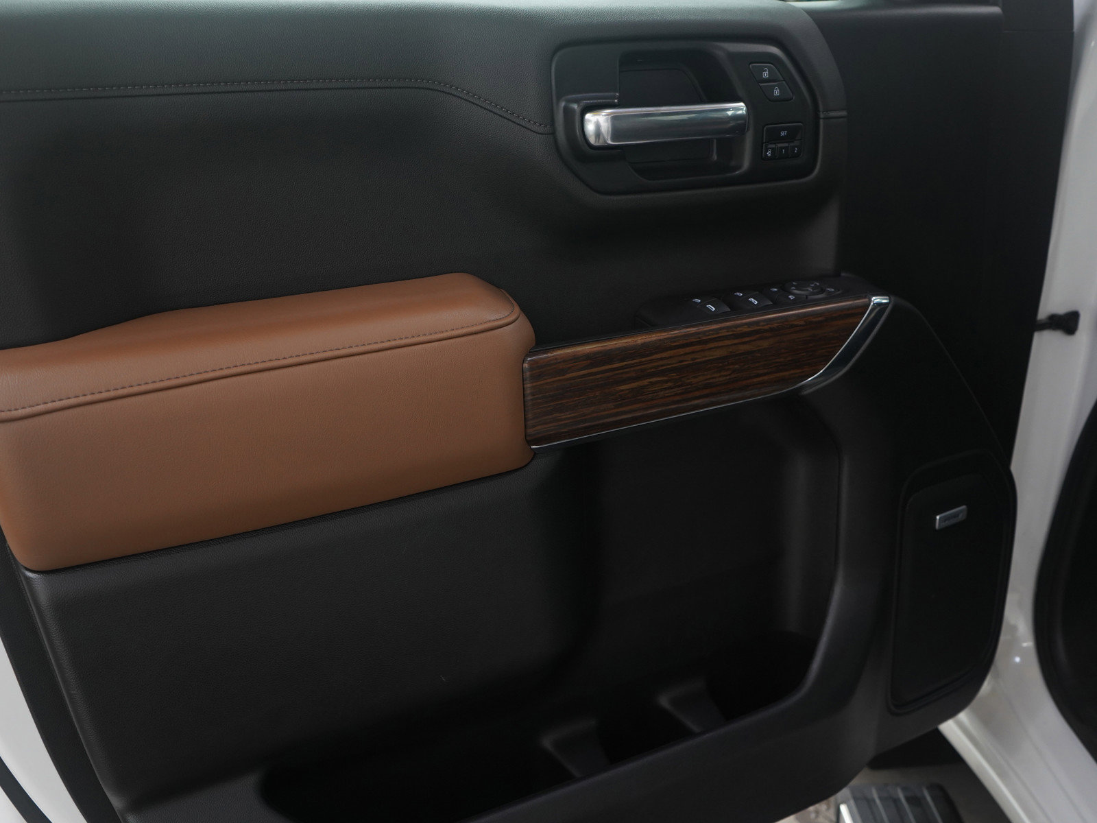 Used 2020 Chevrolet Silverado 1500 High Country image 23