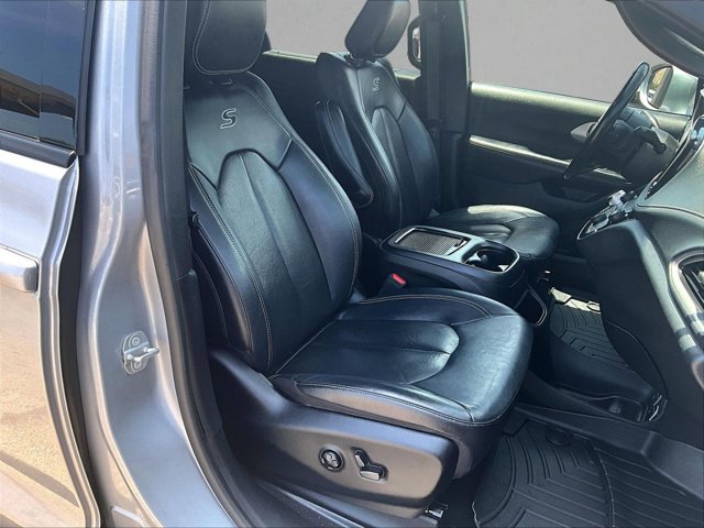 Used 2021 Chrysler Pacifica Touring-L w/ Premium & Safety Sphere Group FWD image 9