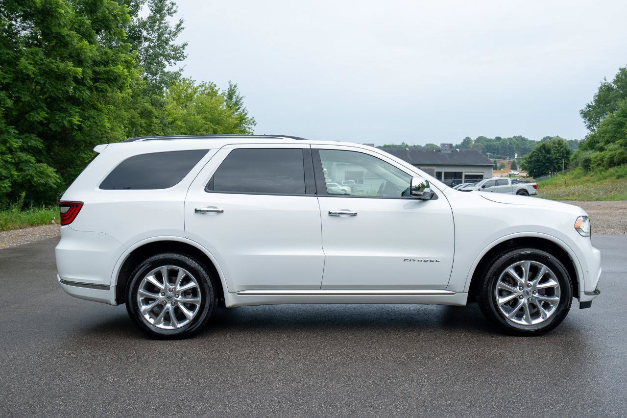 Used 2019 Dodge Durango Citadel w/ Technology Group AWD/4WD image 2