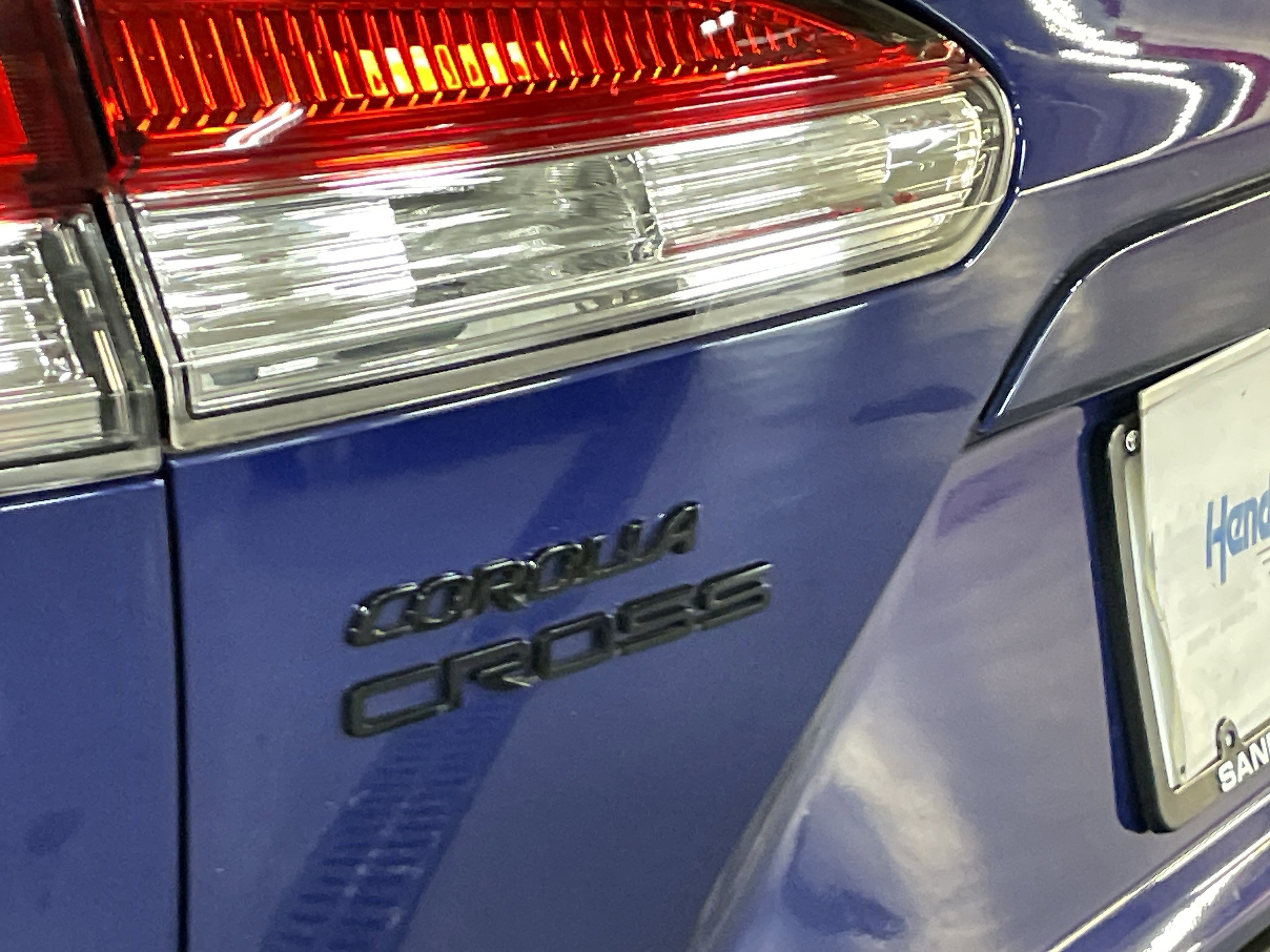 Used 2023 Toyota Corolla Cross AWD Hybrid w/ Moonroof Package image 33