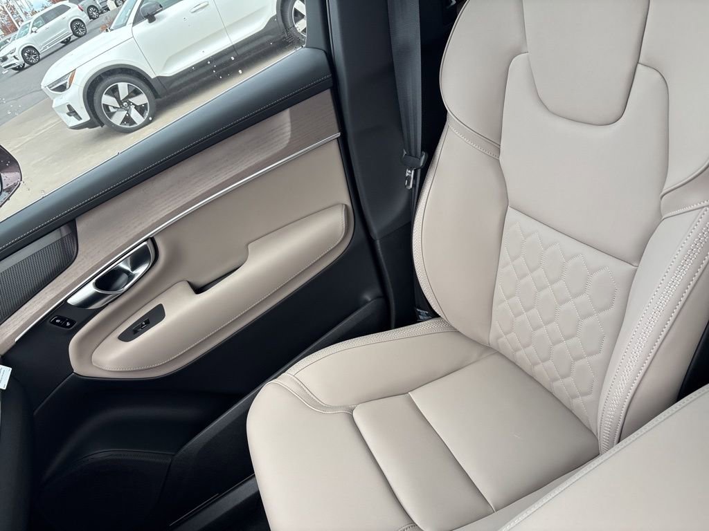 New 2026 Volvo XC90 B6 Plus w/ Protection Package Premier image 34