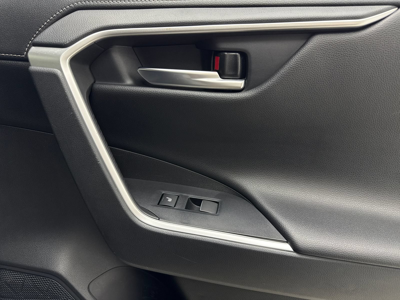 Used 2019 Toyota RAV4 Limited w/ Advanced Technology Package AWD/4WD image 46