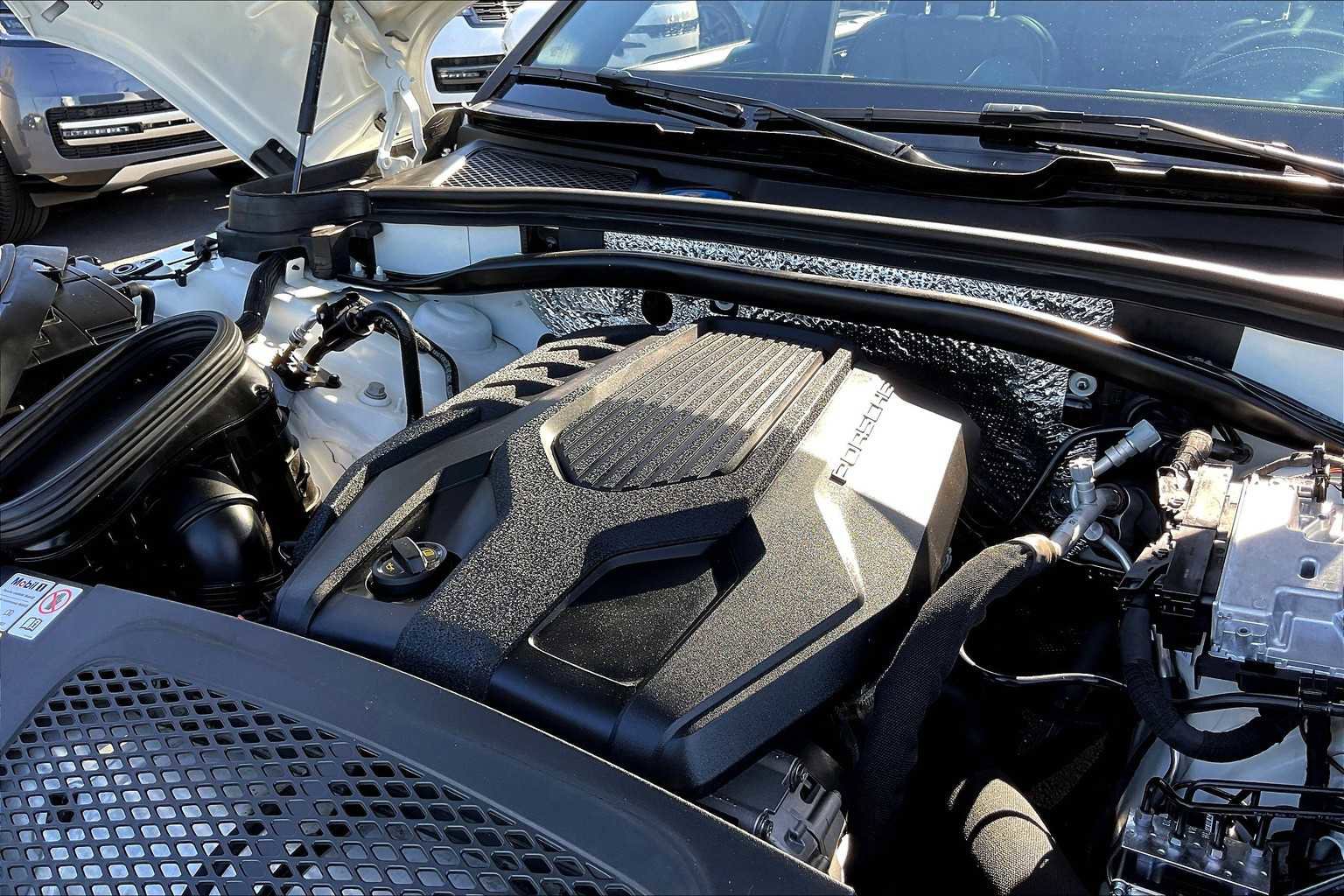 Used 2023 Porsche Macan image 34