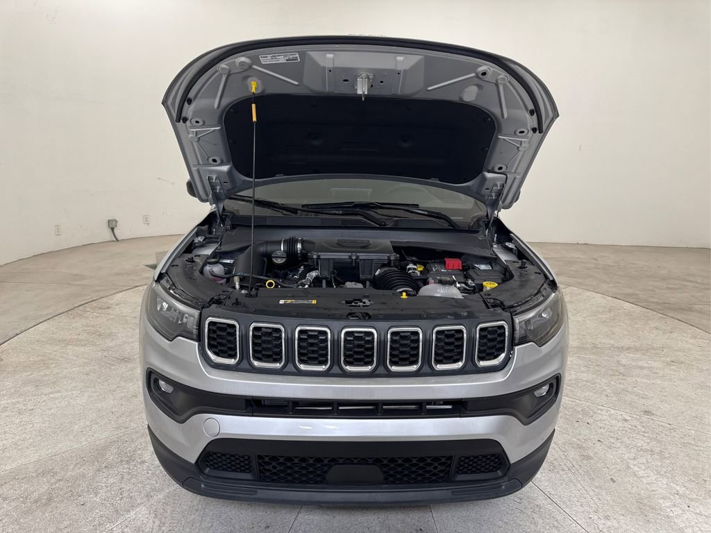 Used 2025 Jeep Compass Latitude image 10