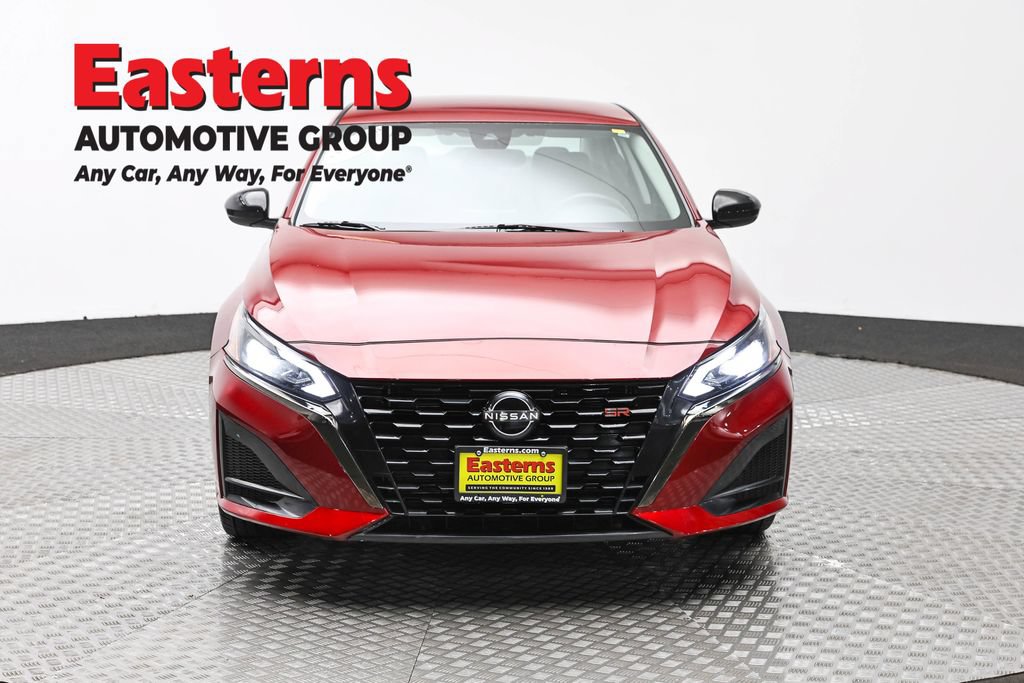 Used 2023 Nissan Altima 2.5 SR AWD/4WD image 2