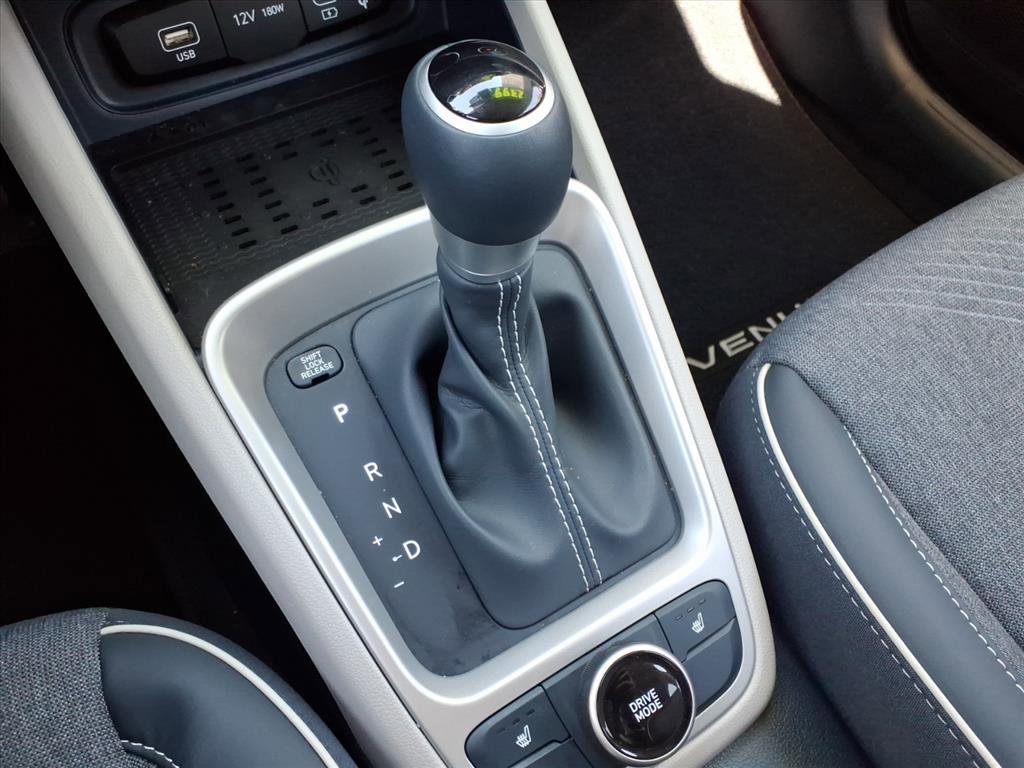 Certified 2025 Hyundai Venue Limited image 23