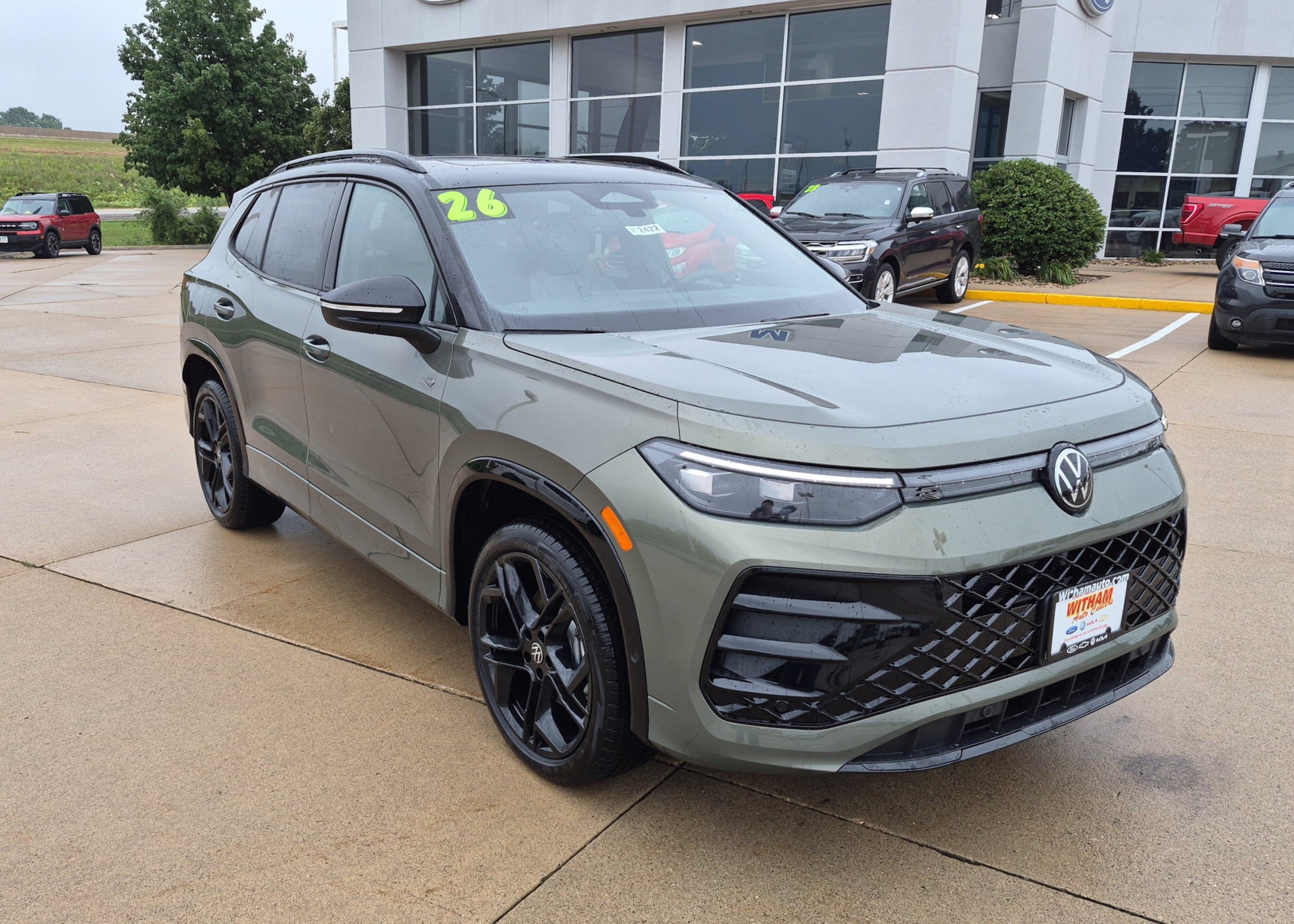 New 2026 Volkswagen Tiguan SE R-Line AWD/4WD image 2