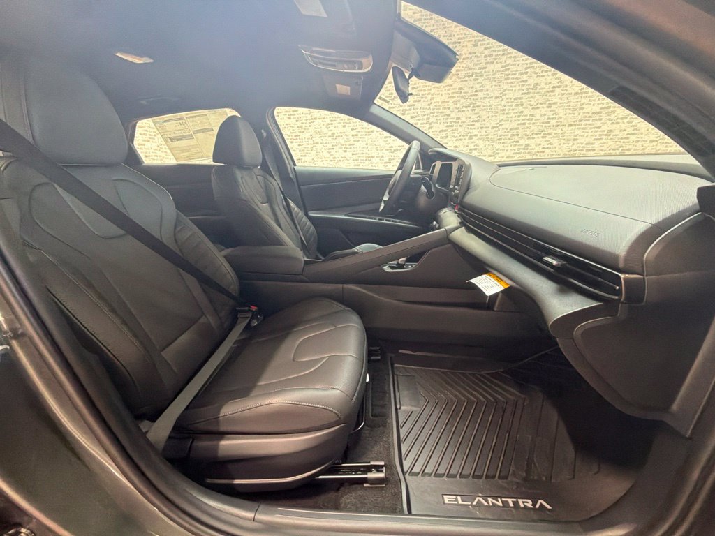 Used 2026 Hyundai Elantra SEL Sport FWD image 11