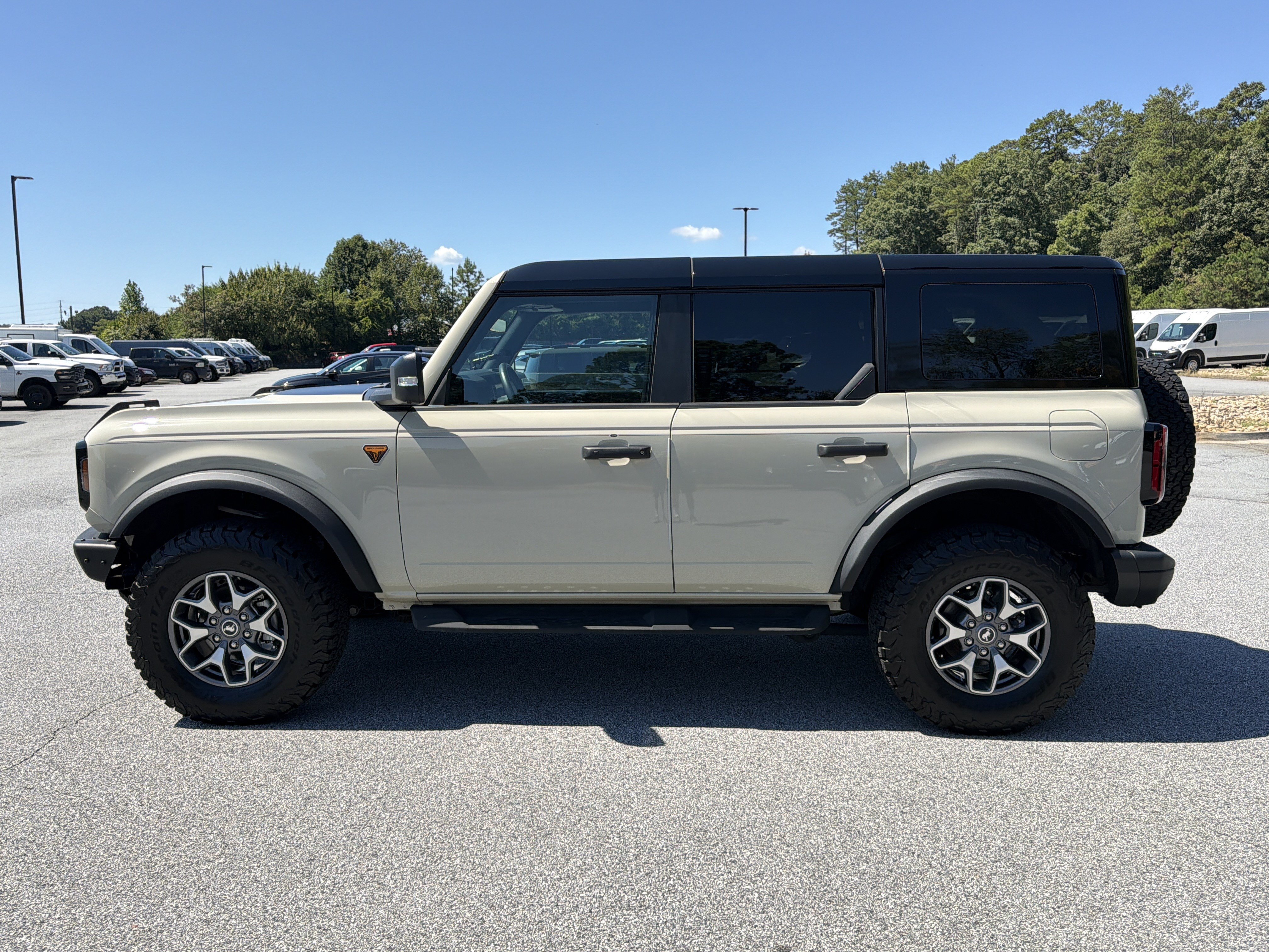 Used 2025 Ford Bronco Badlands AWD/4WD image 4