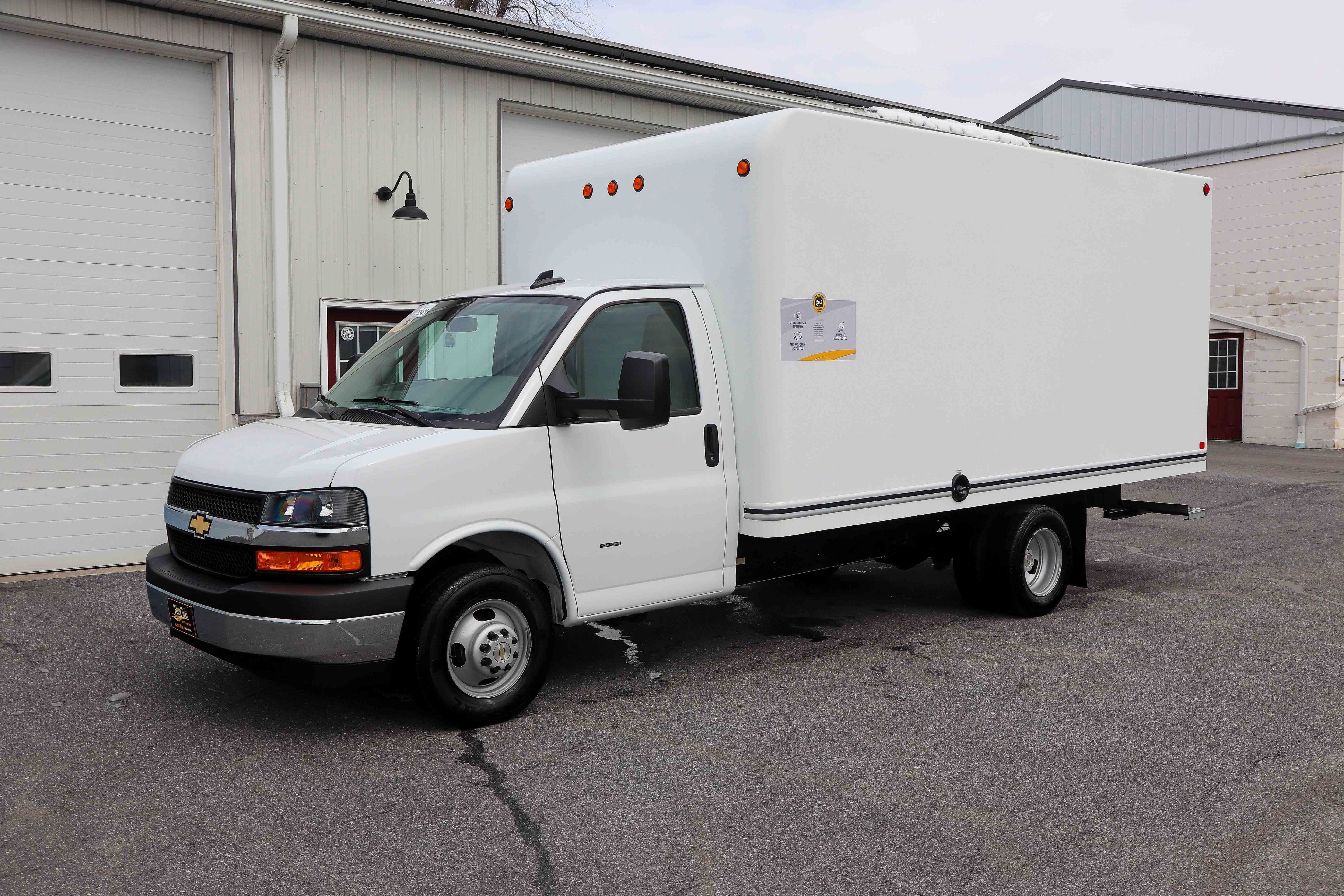 Used 2024 Chevrolet Express 3500 w/ Power Convenience Package RWD image 7