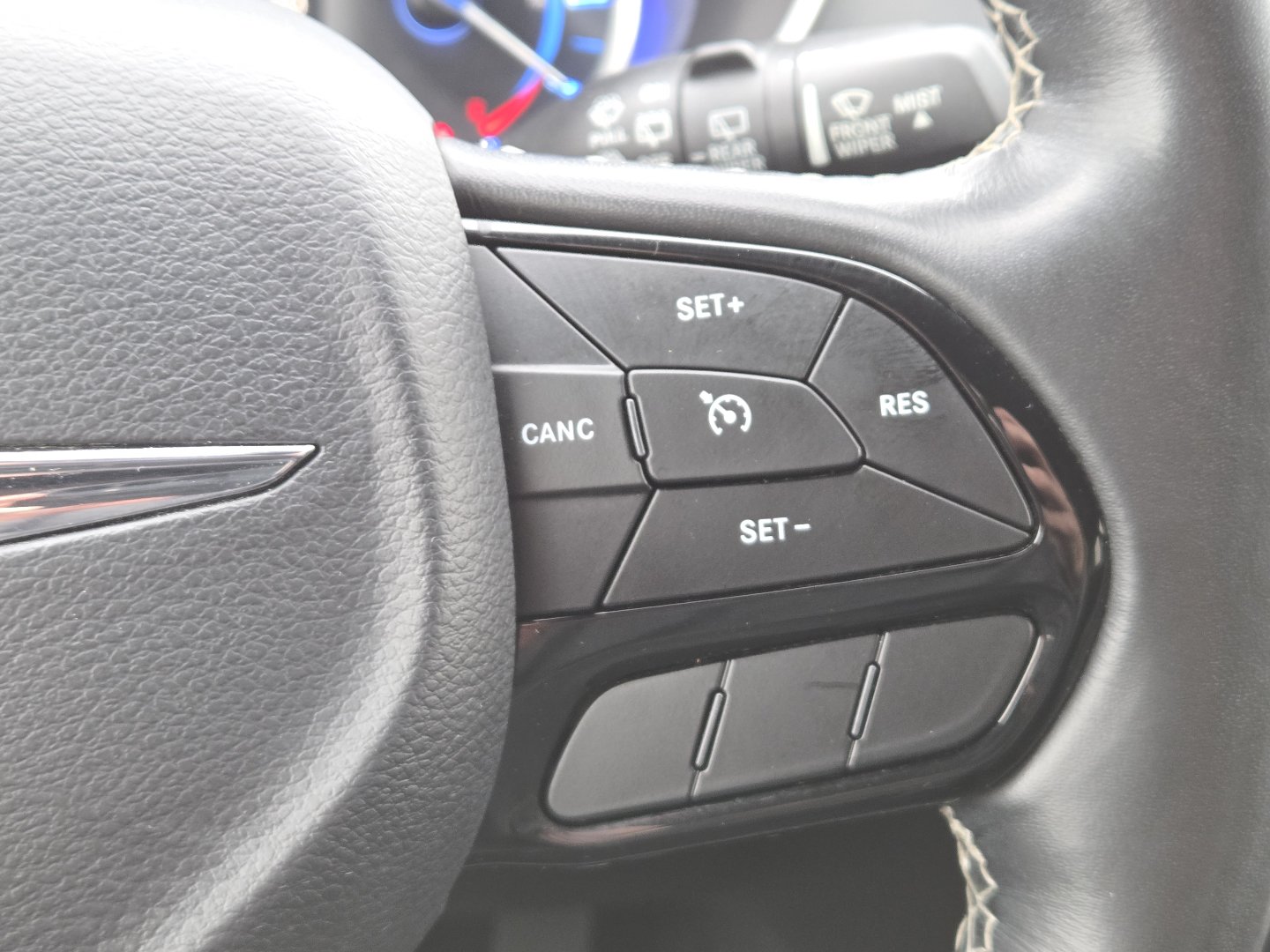 Used 2020 Chrysler Pacifica Touring-L w/ S Appearance Package FWD image 6