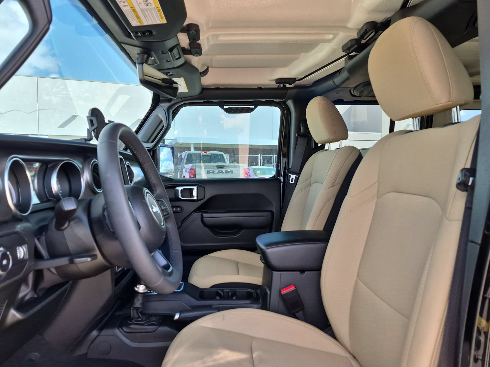 Used 2023 Jeep Wrangler Unlimited Sport AWD/4WD image 9