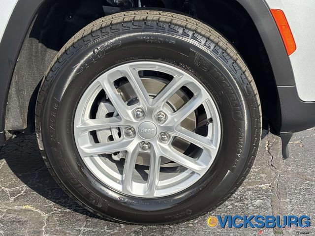 New 2025 Jeep Grand Cherokee Laredo w/ Luxury Tech Group I image 19