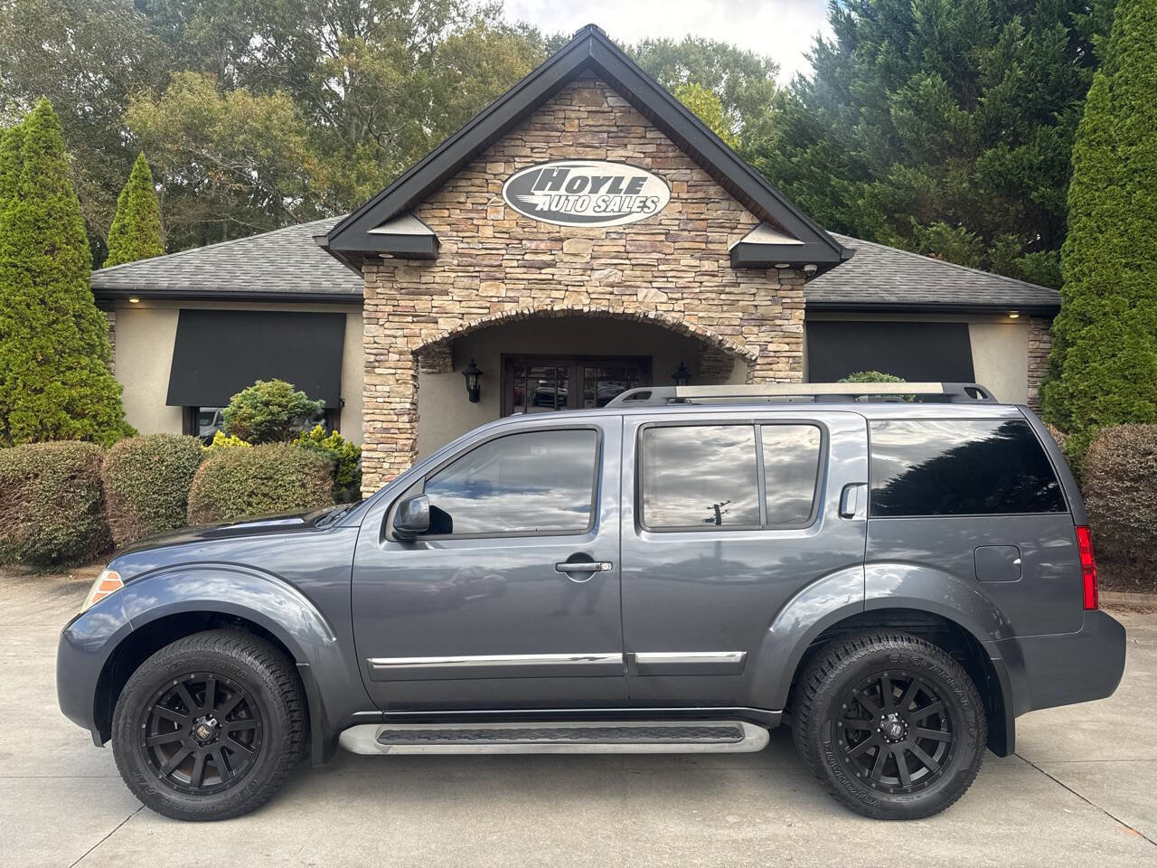 Used 2010 Nissan Pathfinder LE