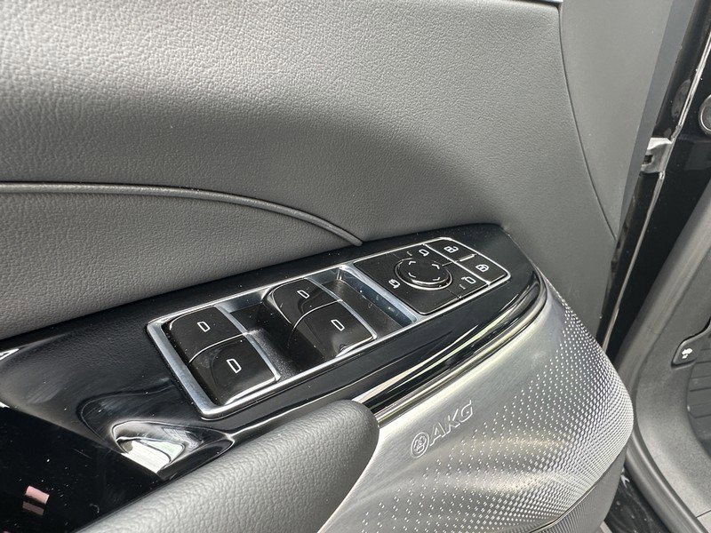 New 2025 Cadillac Lyriq Luxury image 18