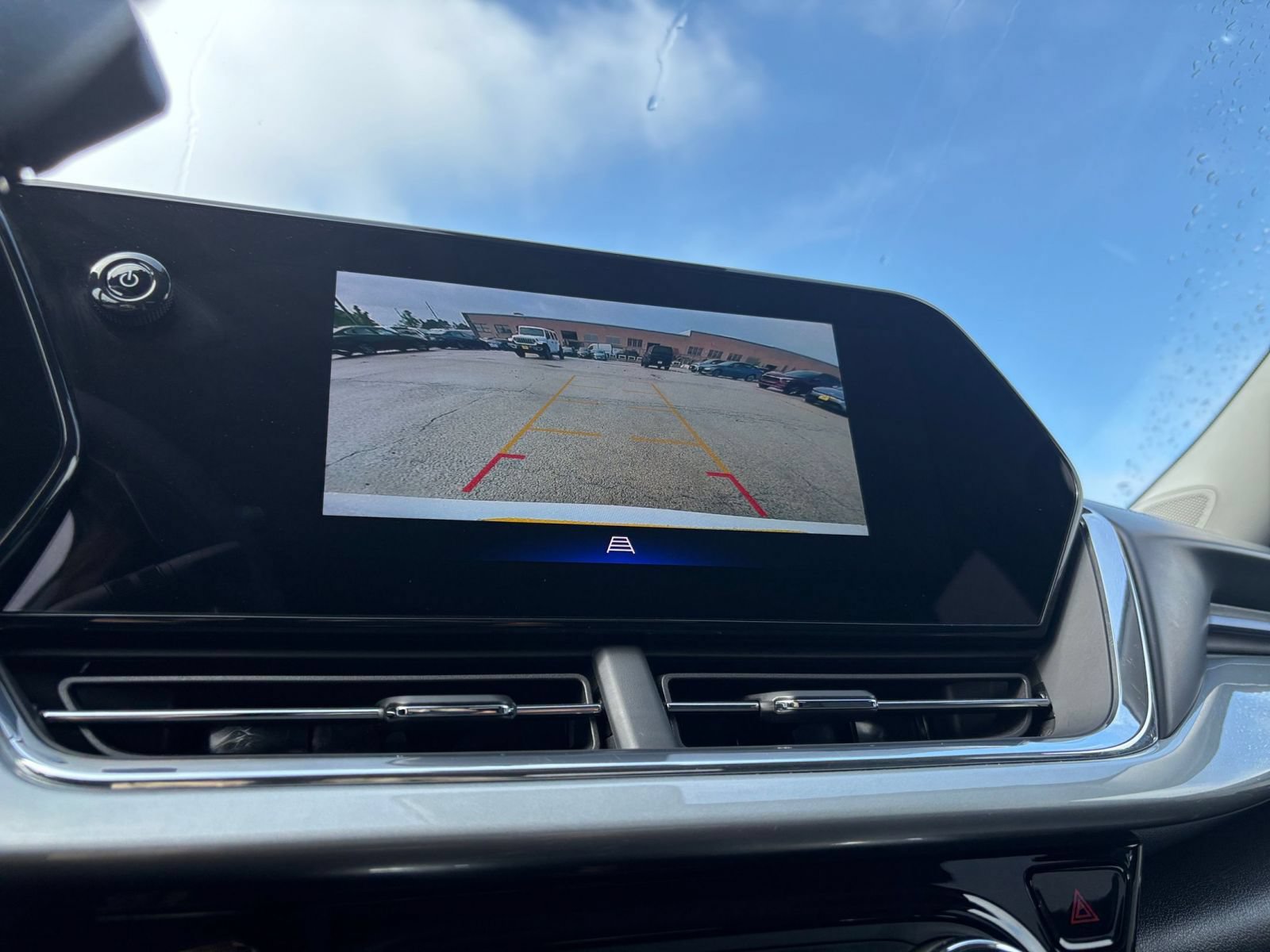 Used 2025 Chevrolet Trax LT FWD image 22