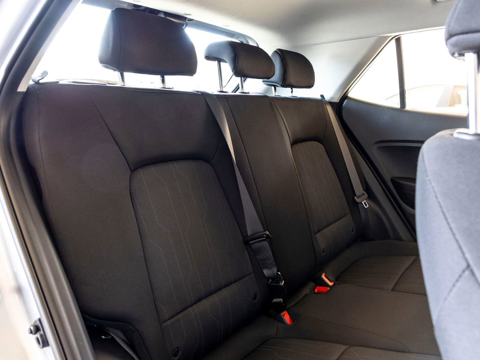 Used 2025 Hyundai Venue SE image 24