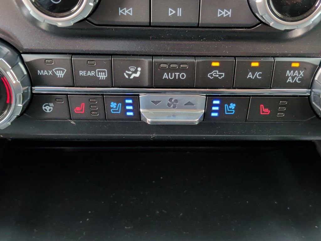 New 2026 Ford F250 Lariat w/ Black Appearance Package image 30