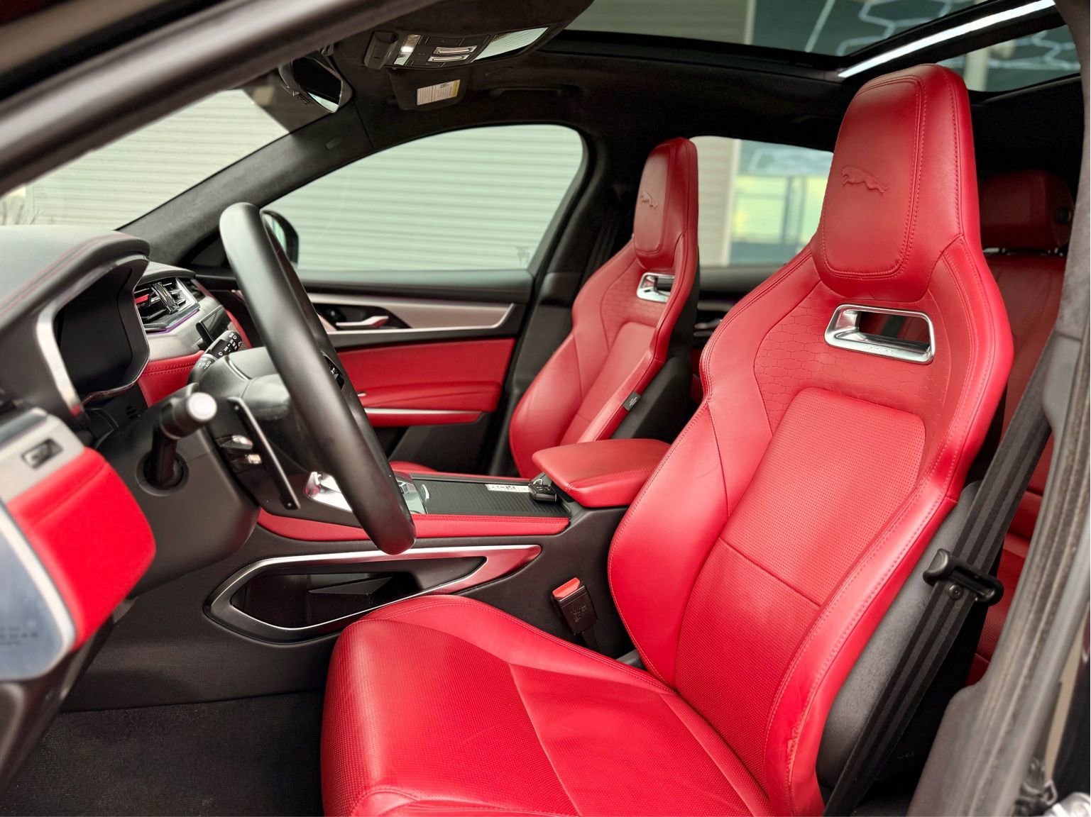 Used 2024 Jaguar F-PACE R-Dynamic S image 14