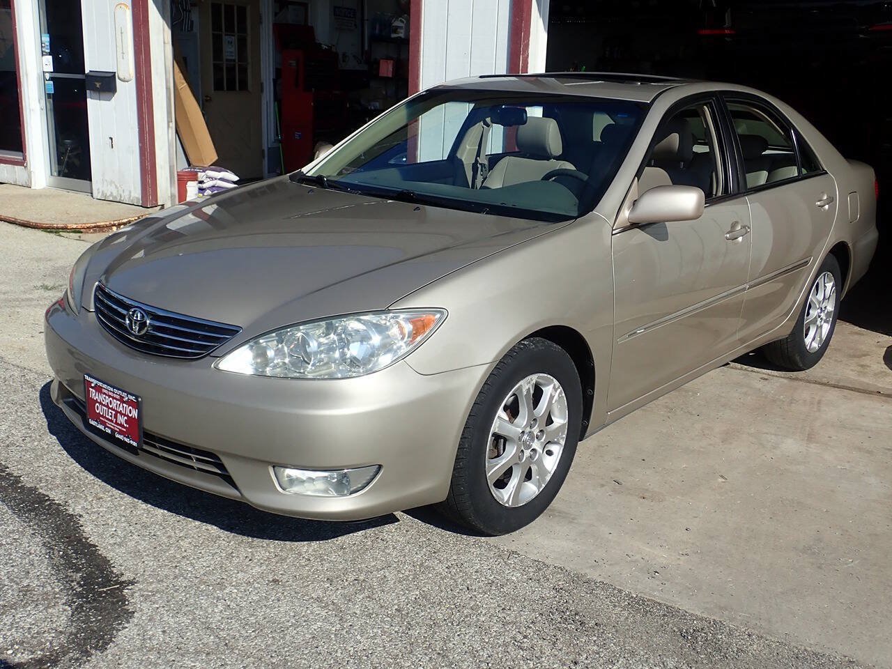 Used 2006 Toyota Camry XLE w/ VSC & Side Airbag Pkg FWD image 2