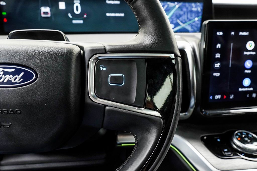 Used 2025 Ford Expedition Platinum image 31