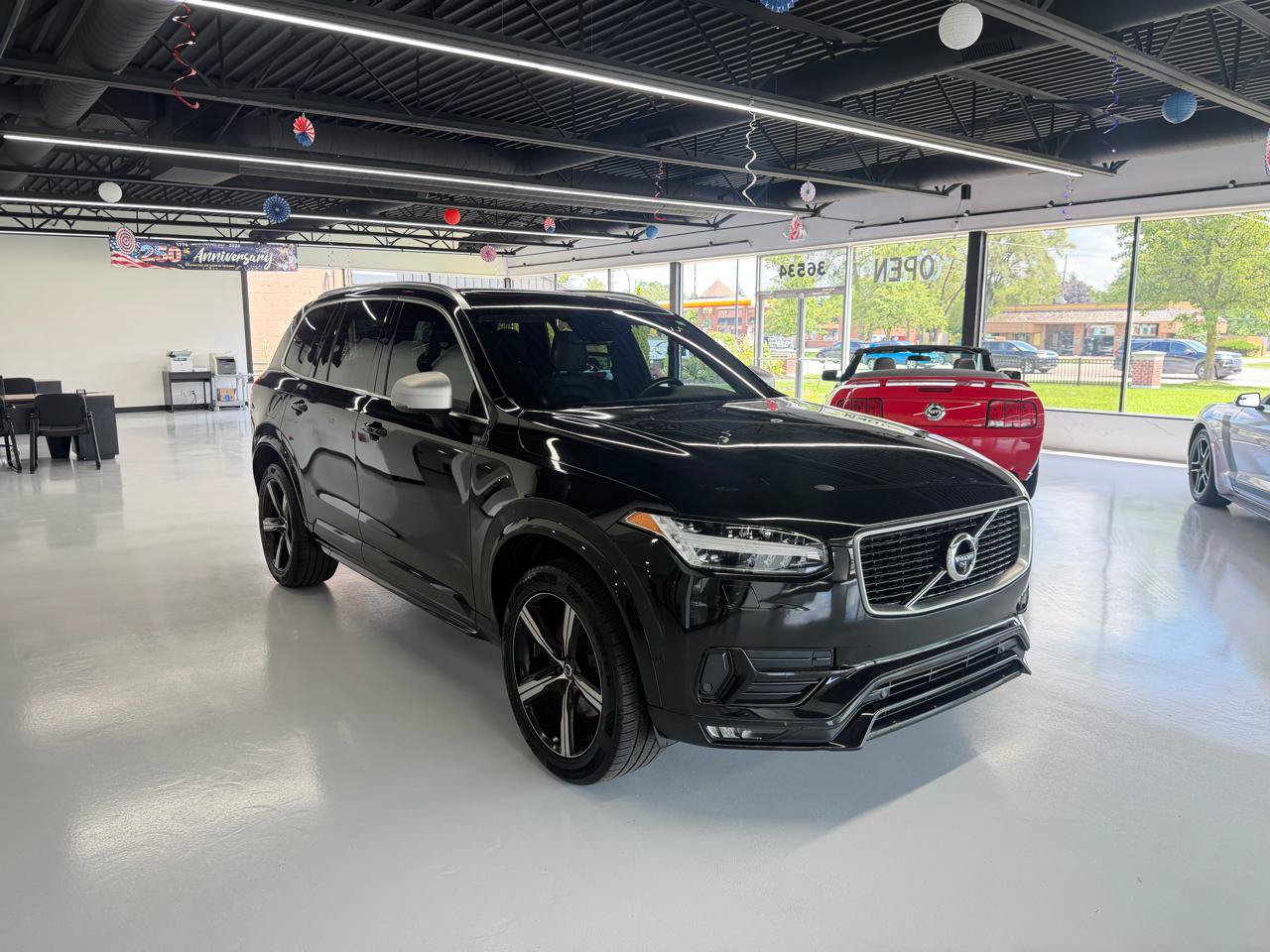 Used 2017 Volvo XC90 T5 R-Design w/ Vision Package FWD image 3