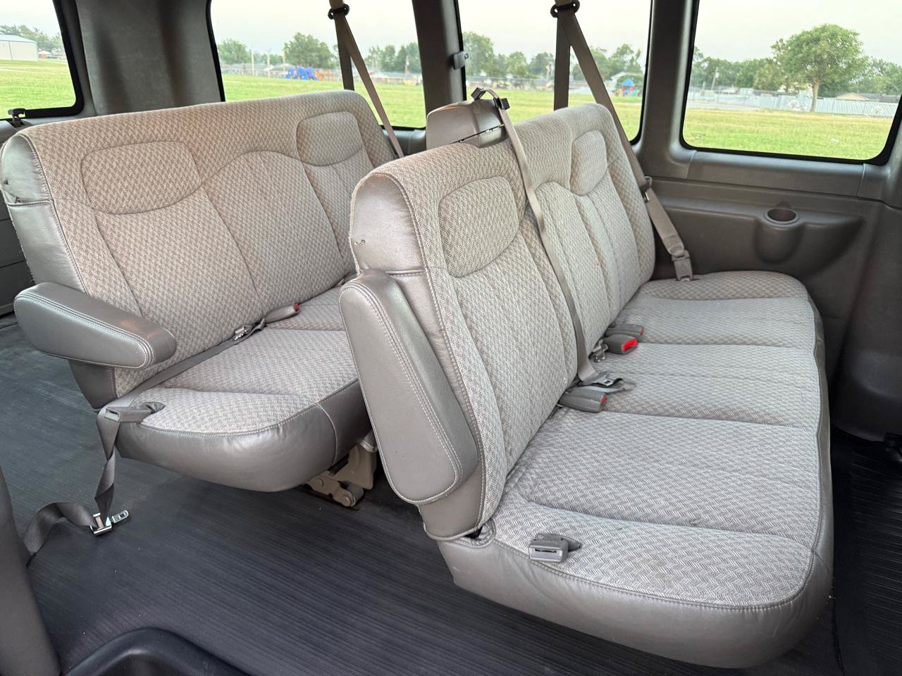 Used 2004 Chevrolet Express 1500 Passenger RWD image 16